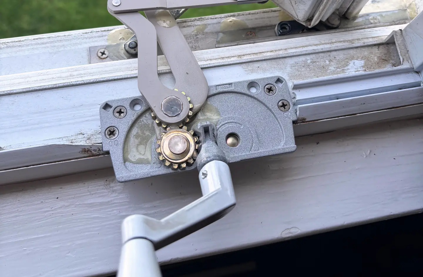 A casement window operator with a new crank handle